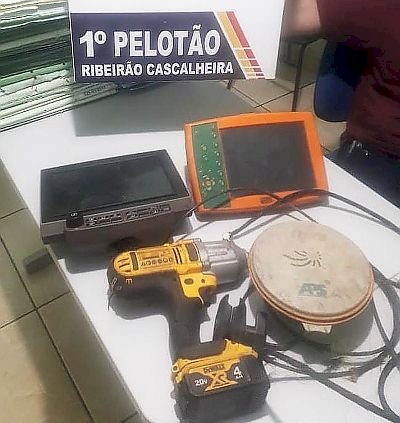 Equipamentos avaliados em R$ 150 mil furtados em fazenda de Ribeirão Cascalheira são recuperados; três foram presos