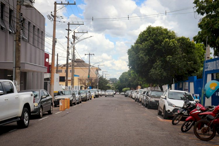 Secretaria de Transporte finaliza marcações de estacionamento nas ruas Waldir Rabelo e Amaro Leite