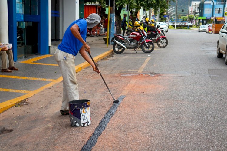 Secretaria de Transporte finaliza marcações de estacionamento nas ruas Waldir Rabelo e Amaro Leite