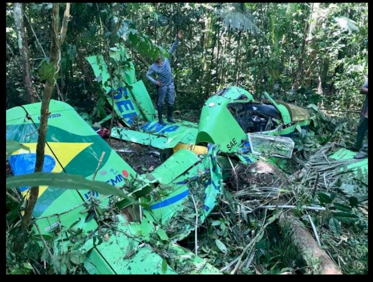 Piloto e copiloto morrem após queda de avião agrícola em MT