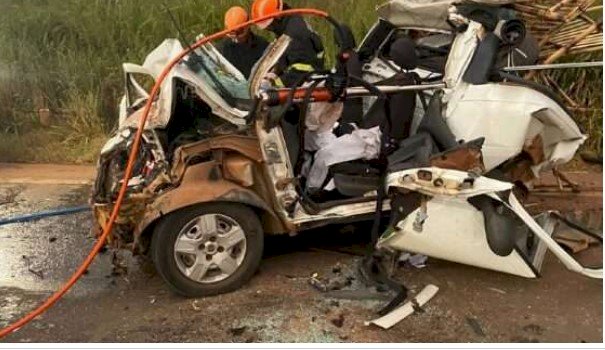 Mulher morre prensada entre carreta e caminhão-tanque em grave acidente na BR-163