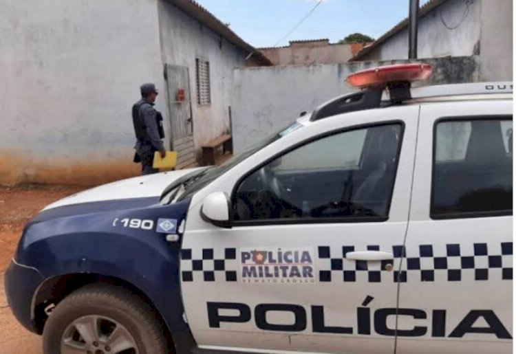 Pai usa droga na frente de filhos pequenos, esposa reclama e é agredida