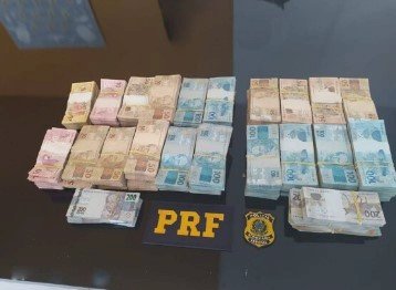 Policiais federais apreendem R$ 500 mil em espécie com dupla na rodovia BR-070
