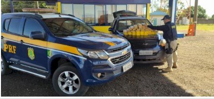 56 kg de droga são apreendidas em carro dentro de caminhão cegonha