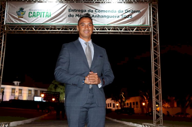 PREFEITO DELEGADO RICARDO GALVÃO RECEBE MEDALHA ORDEM DO MÉRITO ANHANGUERA