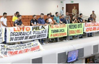 Na ALMT, aprovados em concursos da Sesp cobram chamamento do Governo
