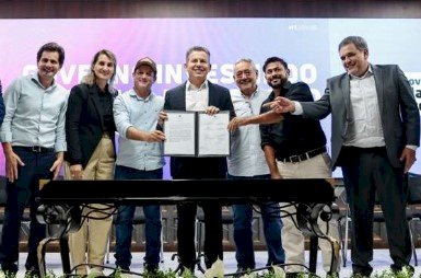 Prefeitos agradecem Virginia Mendes pela idealização do programa social de habitação
