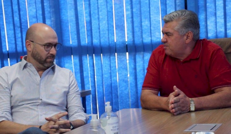 Dr. Adilson solicita apoio a deputado Beto Dois a Um para melhorias em redes de telefonia no distrito de Indianópolis