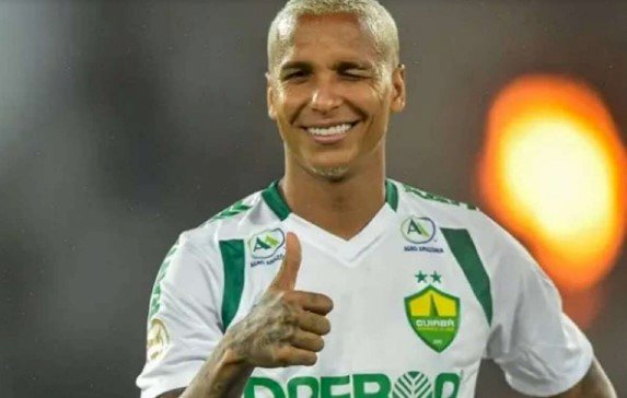 Após deboche de Mano, Deyverson sai em defesa de Raniele: